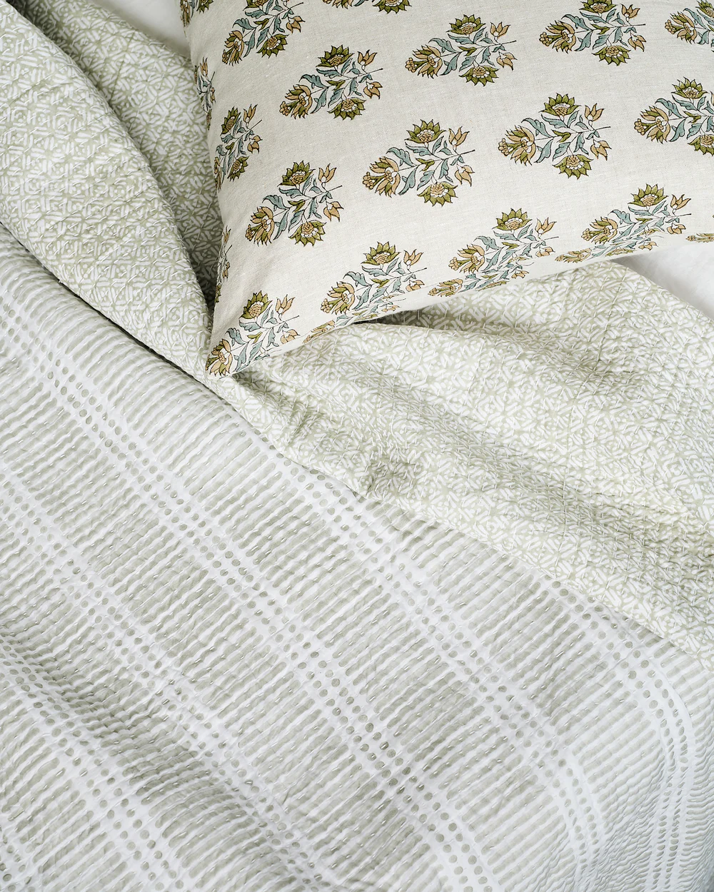 Walter G Dash Dot Saltbush Quilt